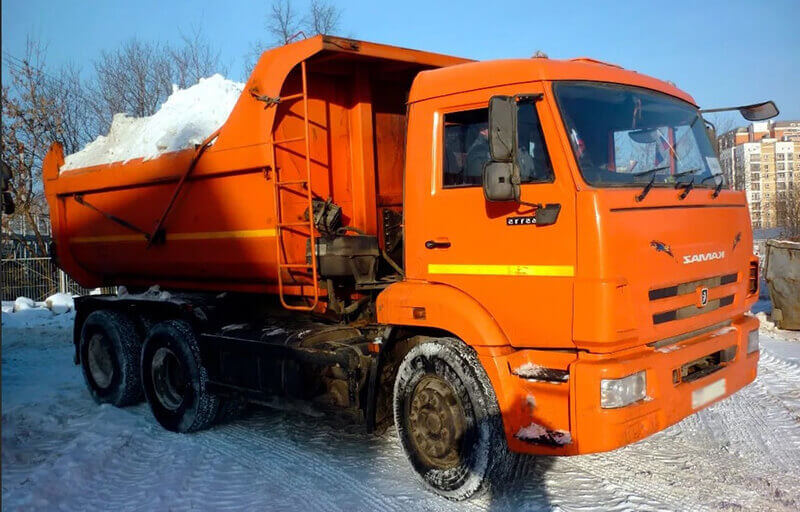 Уборка снега техникой в Нижнем Новгороде